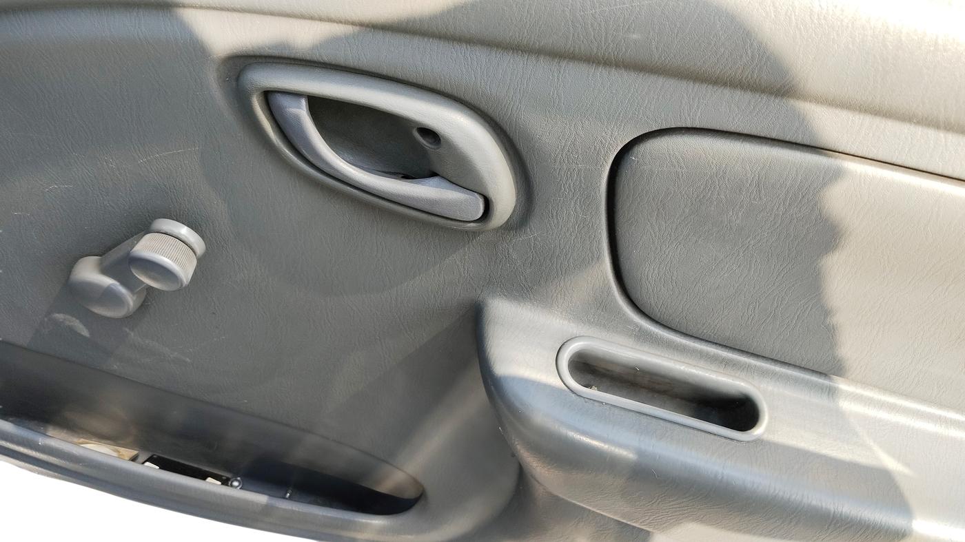 2005 Maruti Alto LX, Petrol, Manual, 1,01,664 km, Driver Side Door Panel Controls