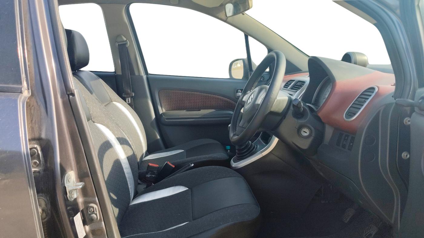 2013 Maruti Ritz VDI, Diesel, Manual, 1,18,004 km, Right Side Front Door Cabin