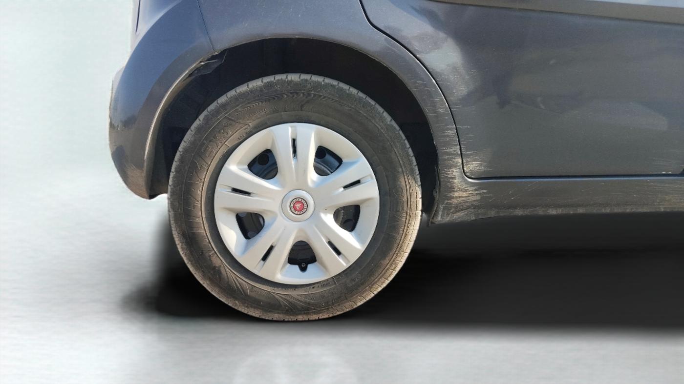 2013 Maruti Ritz VDI, Diesel, Manual, 1,18,004 km, Right Rear Wheel