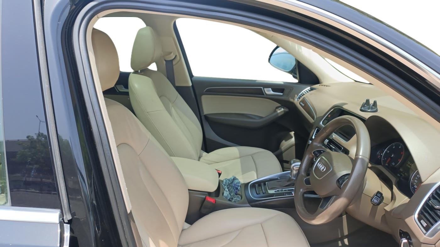 2016 Audi Q5 30 TDI PREMIUM PLUS, Diesel, Automatic, 76,079 km, Right Side Front Door Cabin