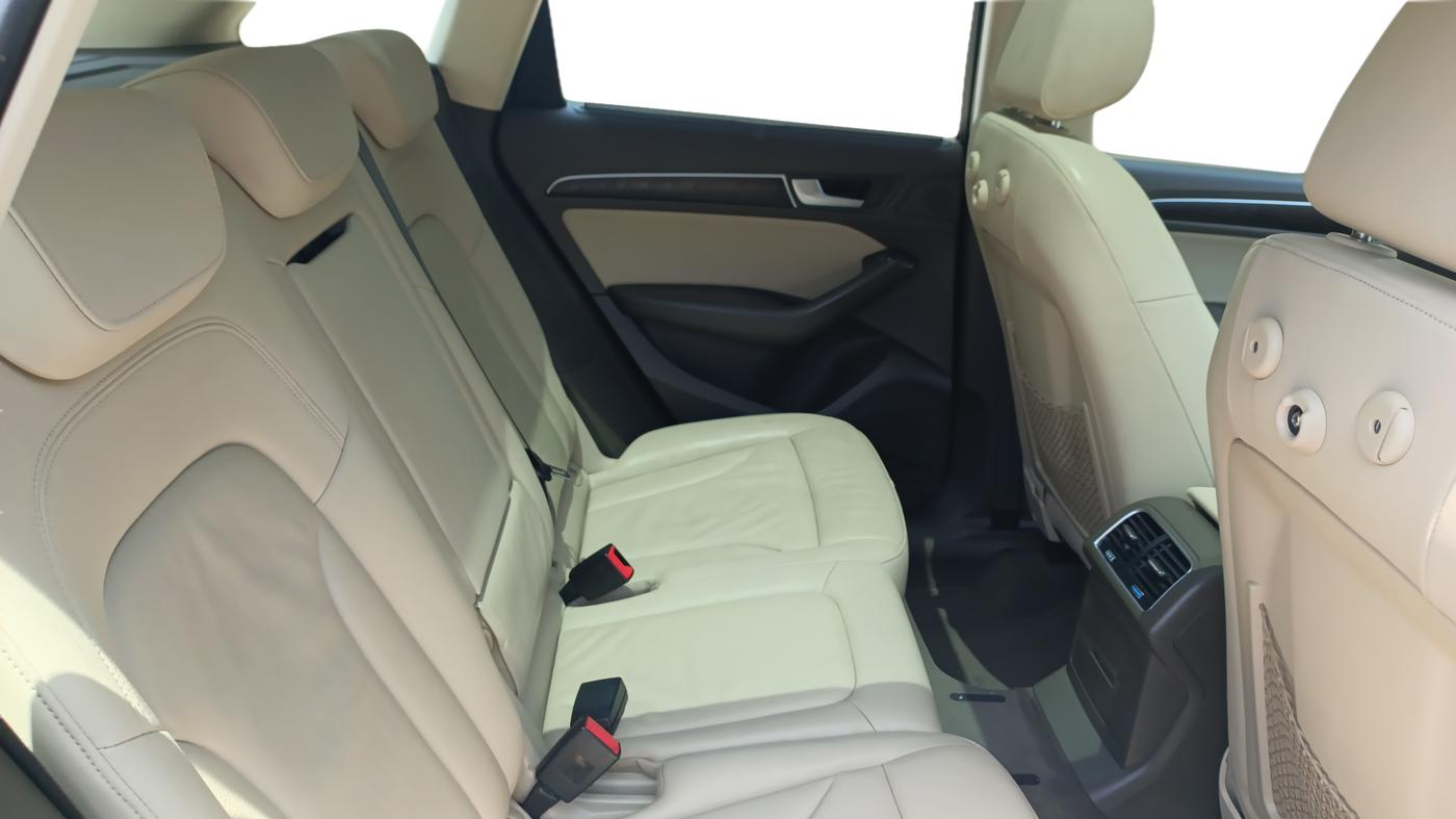 2016 Audi Q5 30 TDI PREMIUM PLUS, Diesel, Automatic, 76,079 km, Right Side Rear Door Cabin