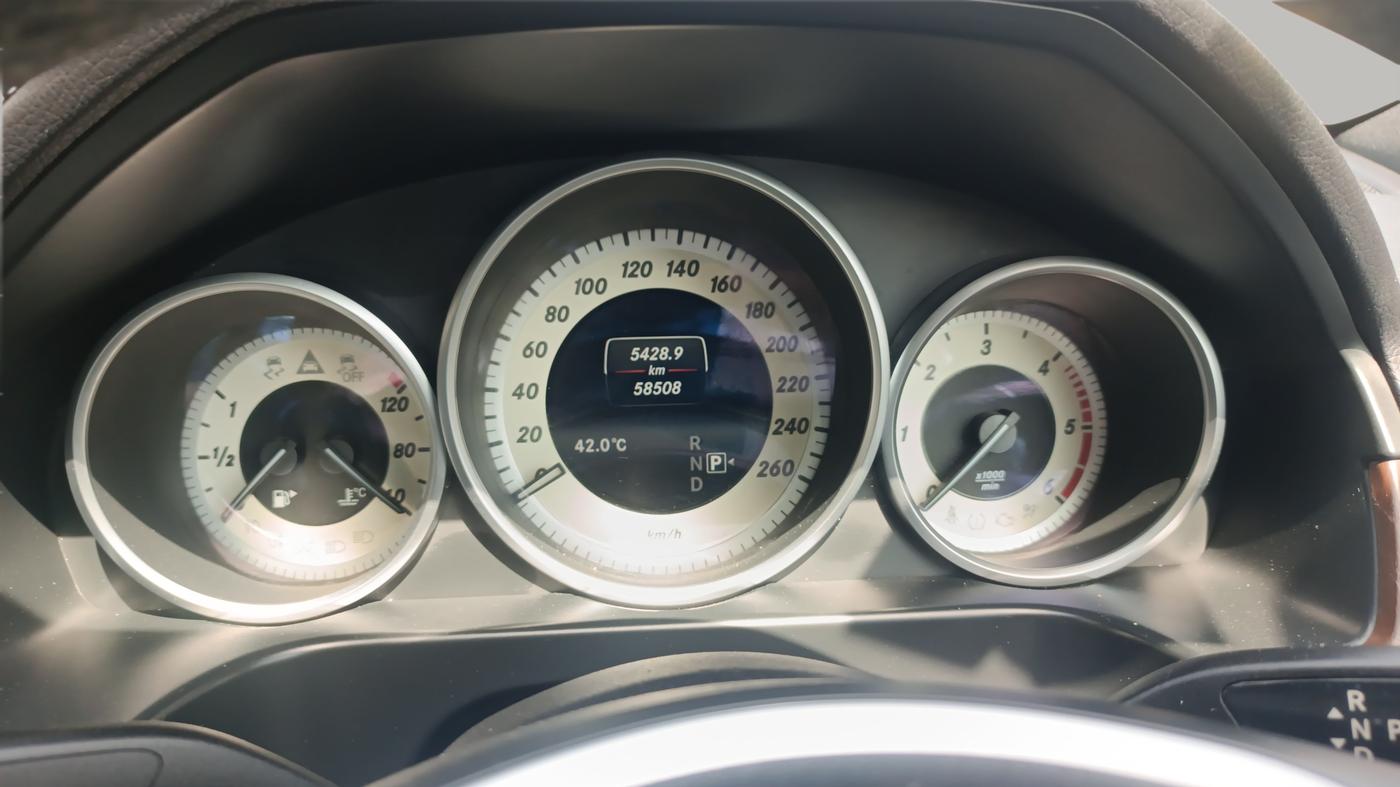 2015 Mercedes Benz E Class E 250 CDI AVANTGARDE, Diesel, Automatic, 58,500 km, Odometer Image