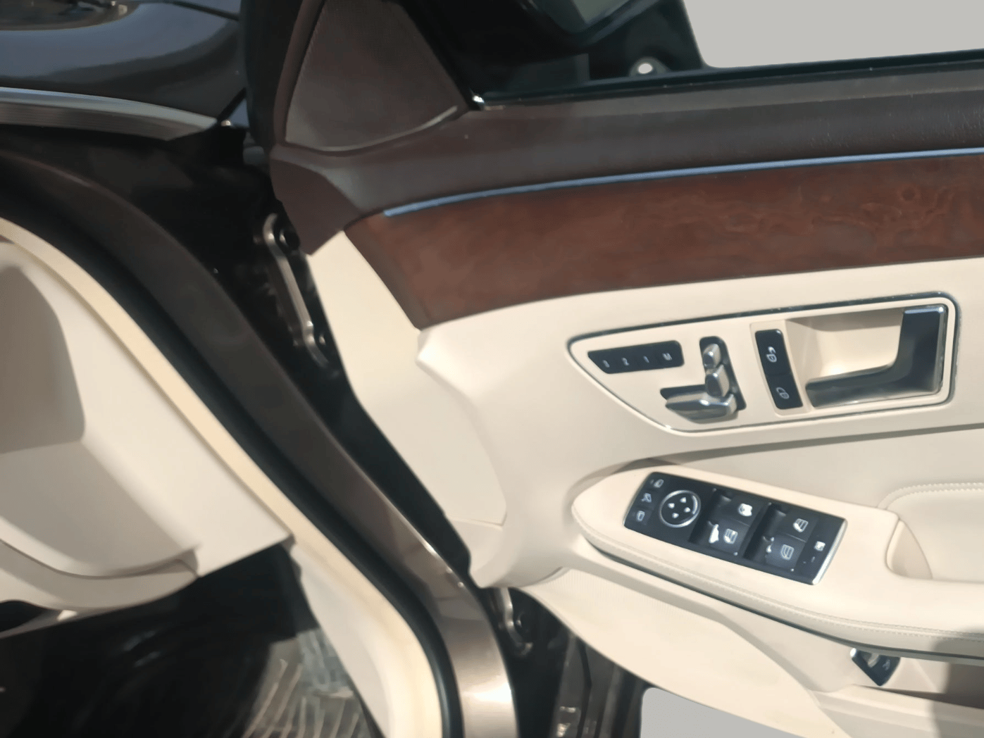 2015 Mercedes Benz E Class E 250 CDI Avantgarde, Diesel, Automatic, 66,701 km, Driver Side Door Panel Controls