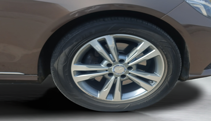 2015 Mercedes Benz E Class E 250 CDI Avantgarde, Diesel, Automatic, 66,701 km, Right Front Wheel