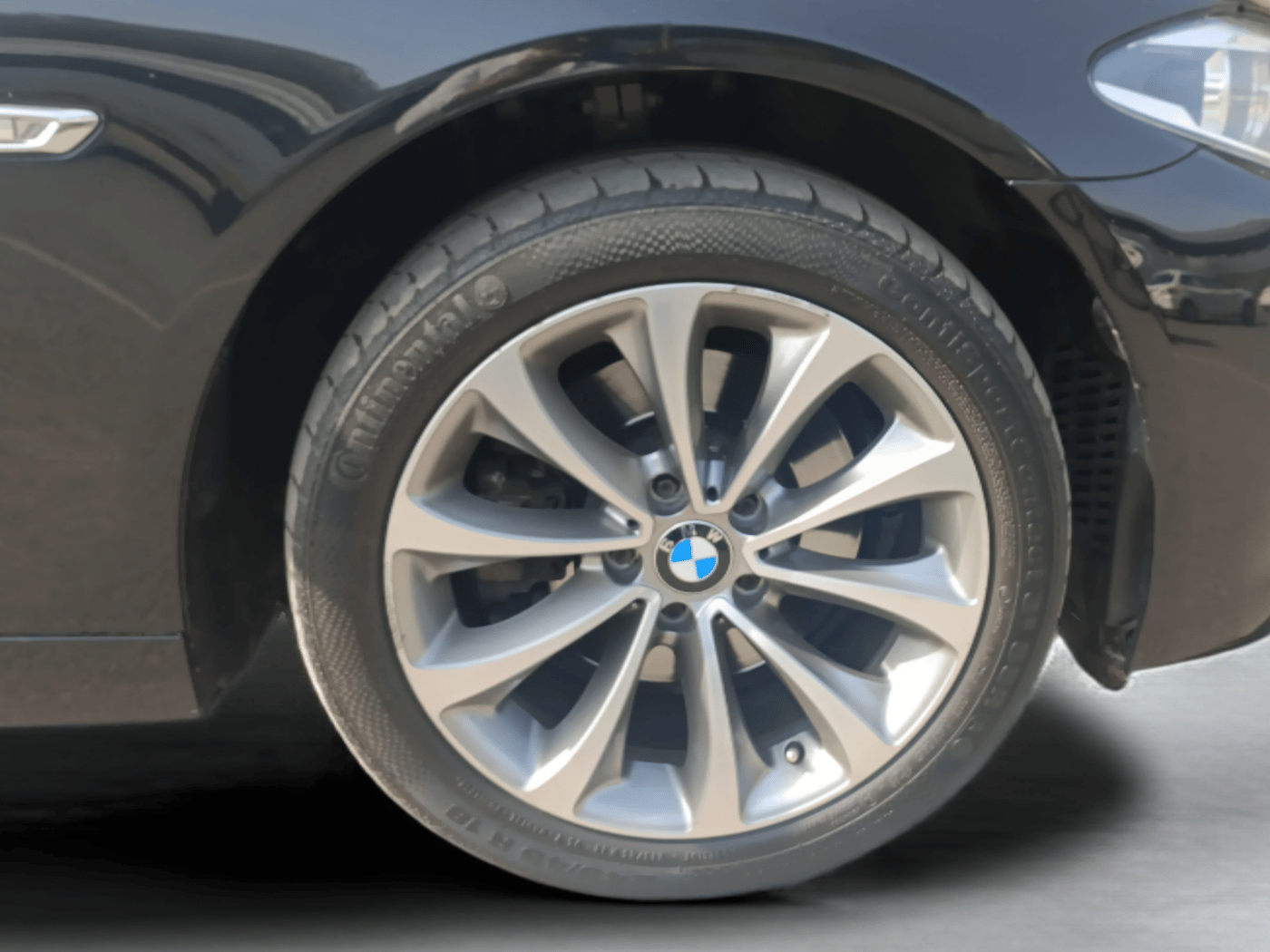 2016 BMW 5 Series 520D LUXURY LINE, Diesel, Automatic, 83,336 km, Right Front Wheel