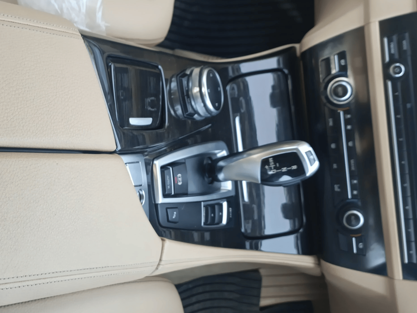 2016 BMW 5 Series 520D LUXURY LINE, Diesel, Automatic, 83,336 km, Gear Lever