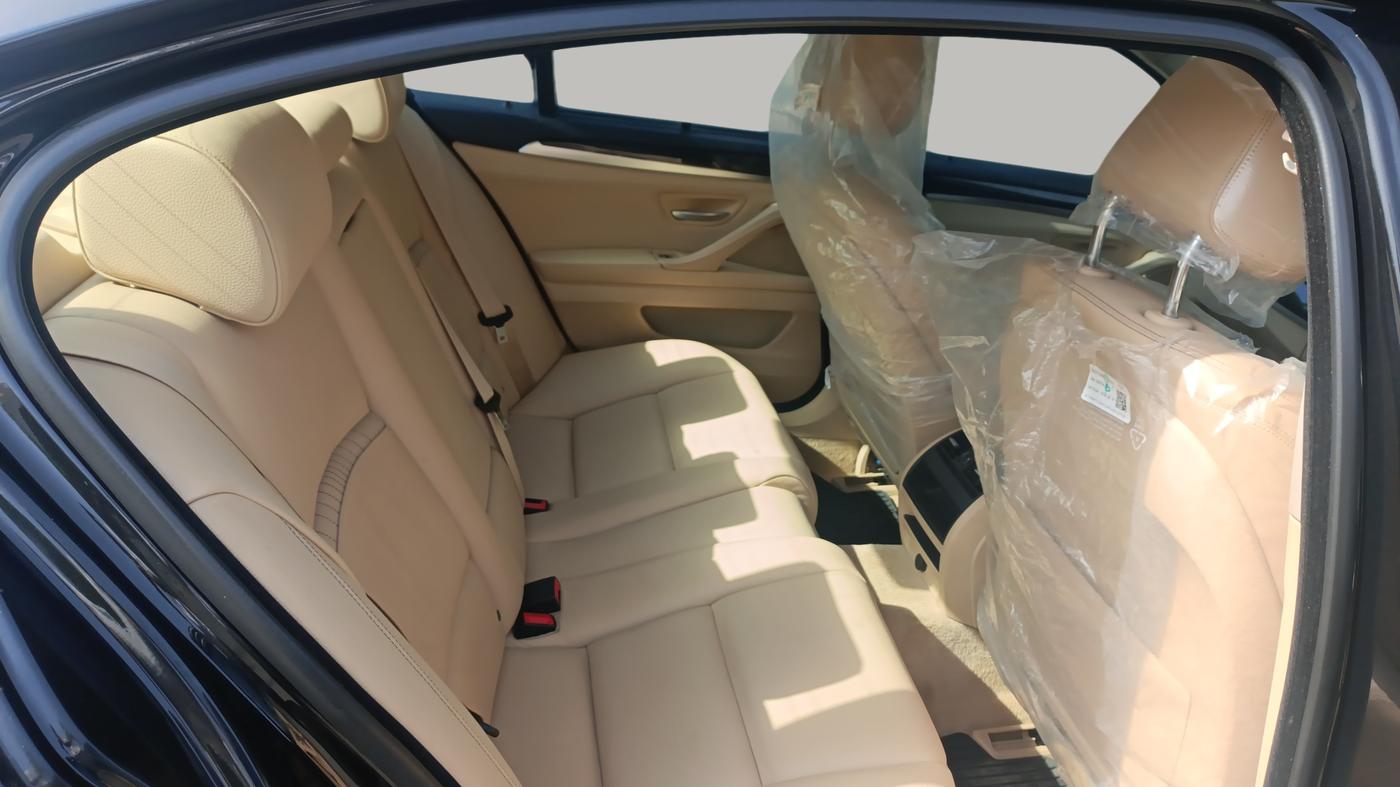 2016 BMW 5 Series 520D LUXURY LINE, Diesel, Automatic, 83,336 km, Right Side Rear Door Cabin