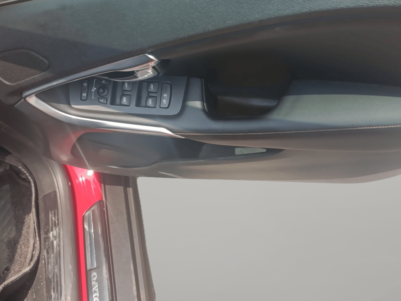 2017 Volvo V40 Cross Country D3, Diesel, Automatic, 64,048 km, Driver Side Door Panel Controls