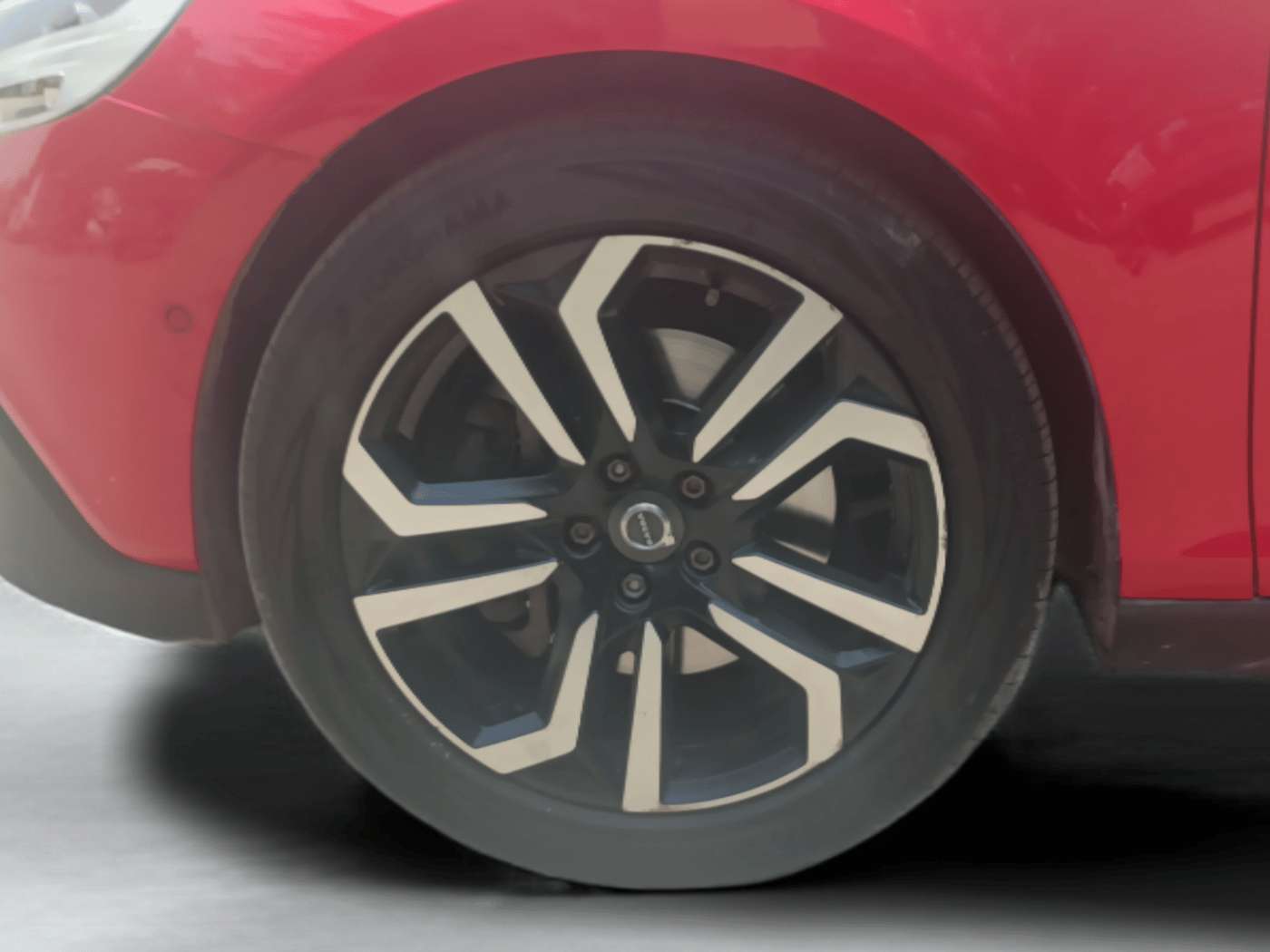 2017 Volvo V40 Cross Country D3, Diesel, Automatic, 64,048 km, Left Front Wheel
