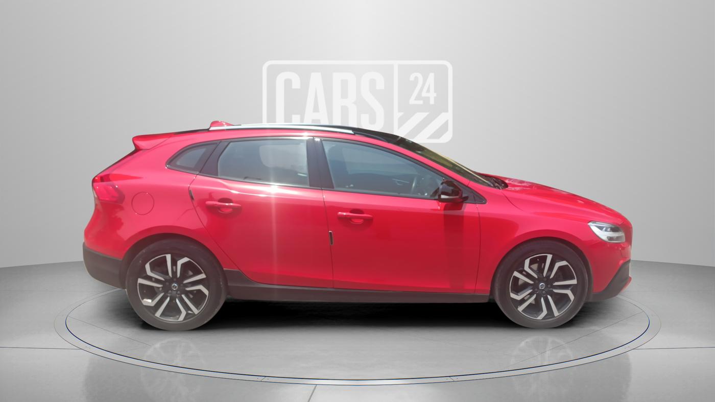 2017 Volvo V40 Cross Country D3, Diesel, Automatic, 64,048 km, Right Side View