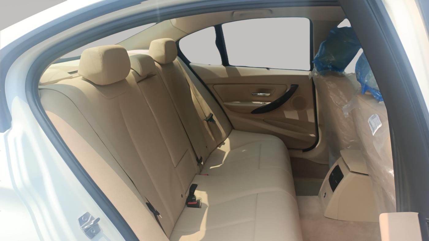 2015 BMW 3 Series 320D LUXURYLINE, Diesel, Automatic, 37,660 km, Right Side Rear Door Cabin