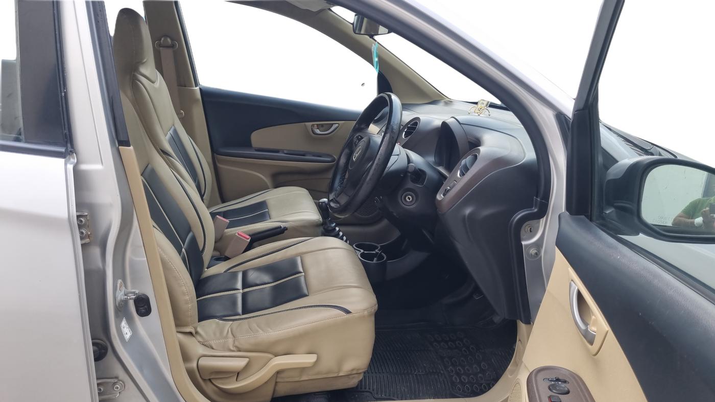 2013 Honda Brio V MT, Petrol, Manual, 79,237 km, Right Side Front Door Cabin