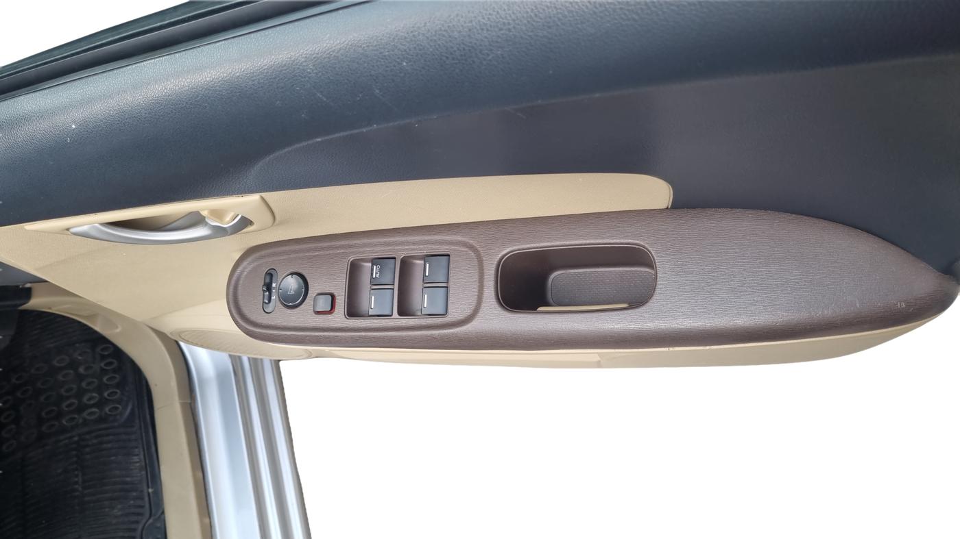 2013 Honda Brio V MT, Petrol, Manual, 79,237 km, Driver Side Door Panel Controls