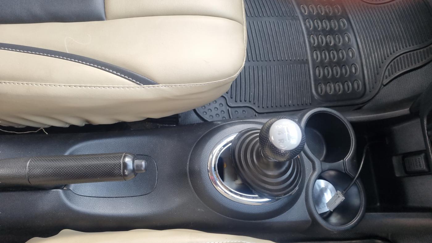 2013 Honda Brio V MT, Petrol, Manual, 79,237 km, Gear Lever