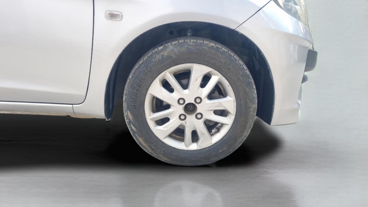 2013 Honda Brio V MT, Petrol, Manual, 79,237 km, Right Front Wheel