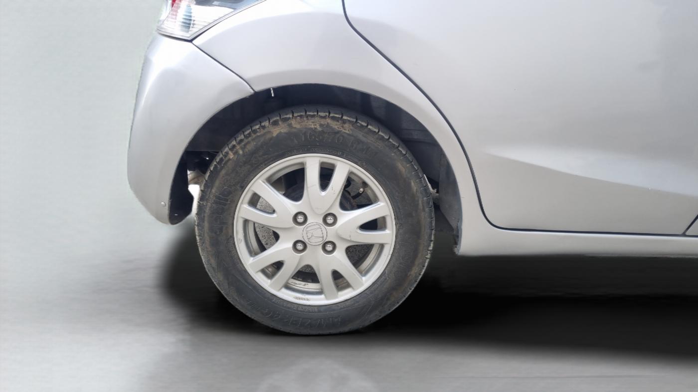 2013 Honda Brio V MT, Petrol, Manual, 79,237 km, Right Rear Wheel