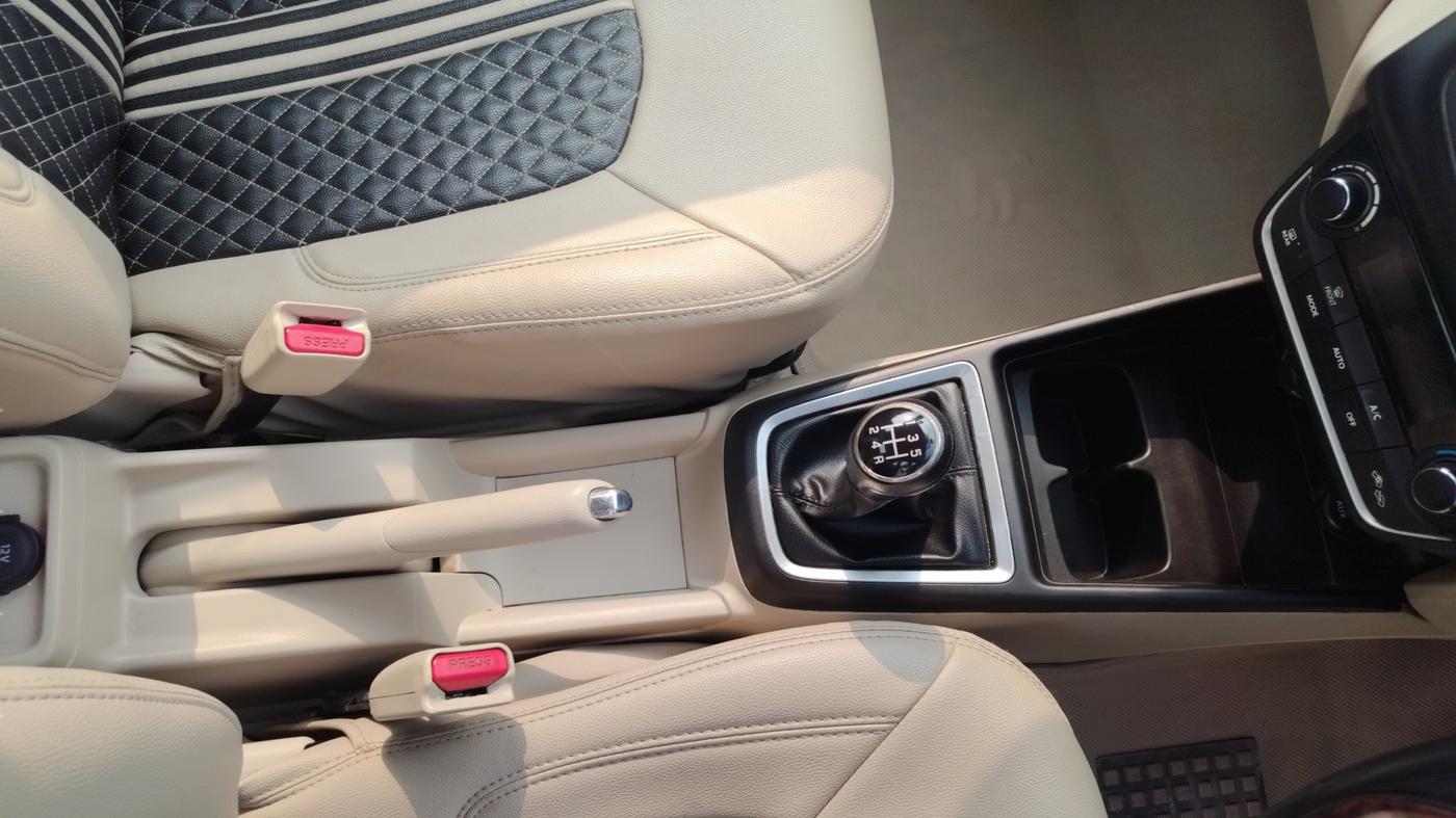 2017 Maruti Dzire ZXI, Petrol, Manual, 75,001 km, Gear Lever