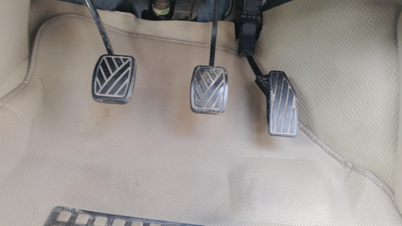 2017 Maruti Dzire ZXI, Petrol, Manual, 75,001 km, Pedals