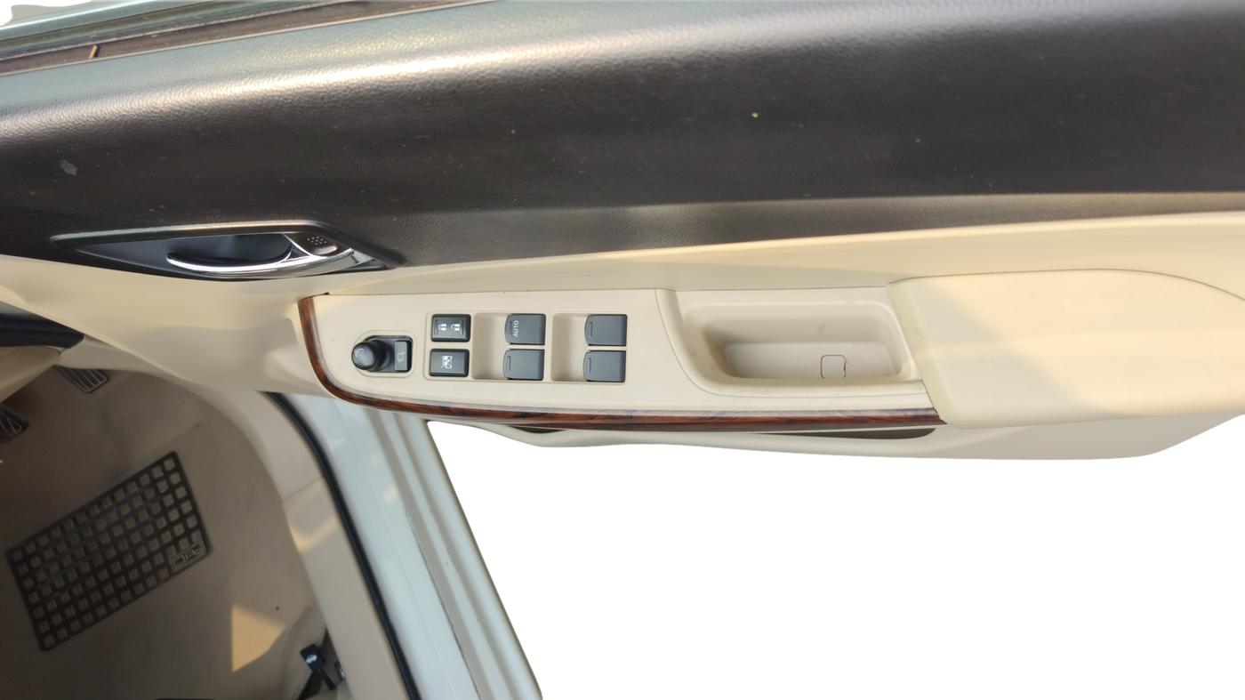 2017 Maruti Dzire ZXI, Petrol, Manual, 75,001 km, Driver Side Door Panel Controls