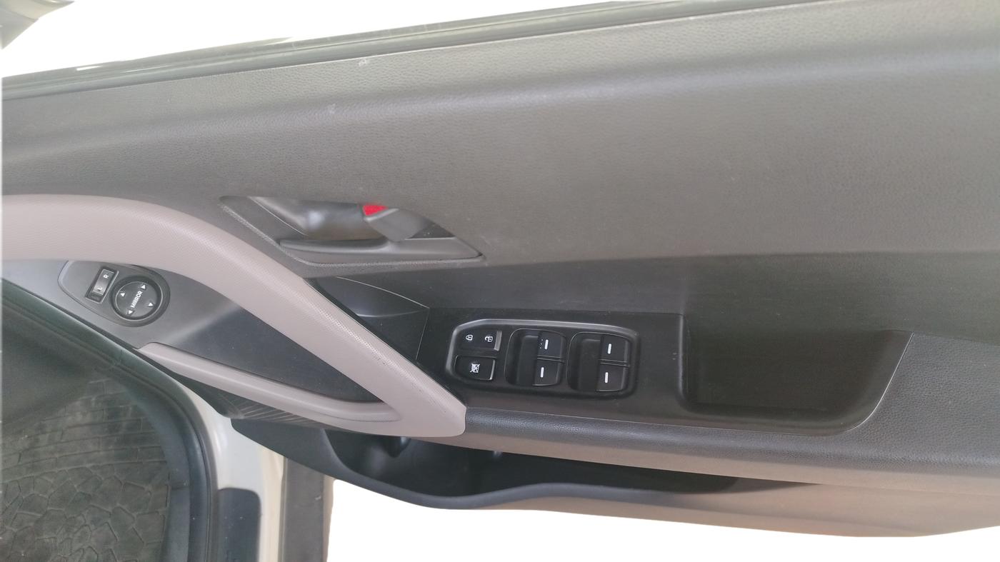 2018 Hyundai Creta E PLUS 1.4 DIESEL, Diesel, Manual, 97,129 km, Driver Side Door Panel Controls