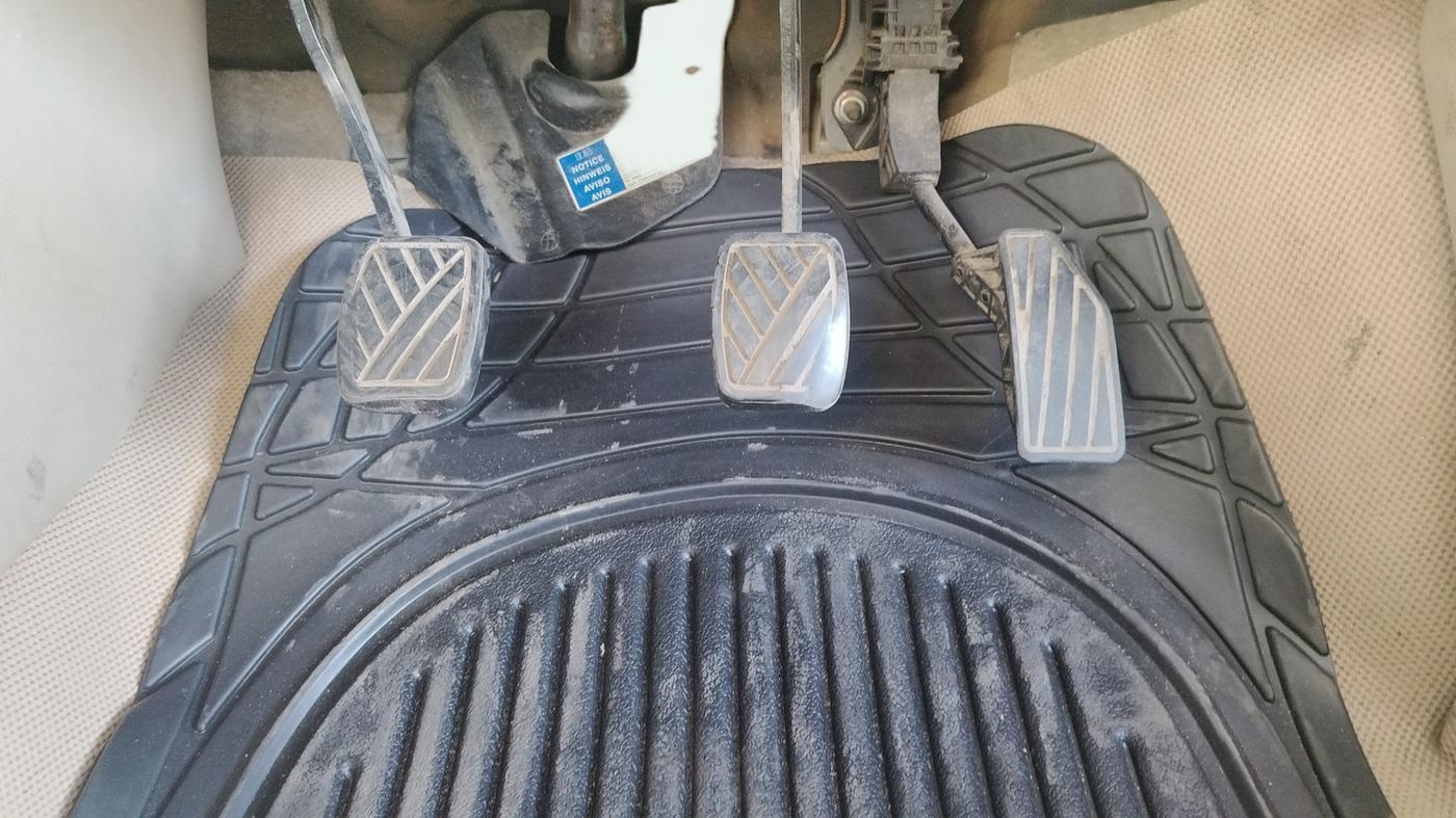 2019 Maruti Dzire VDI, Diesel, Manual, 74,983 km, Pedals