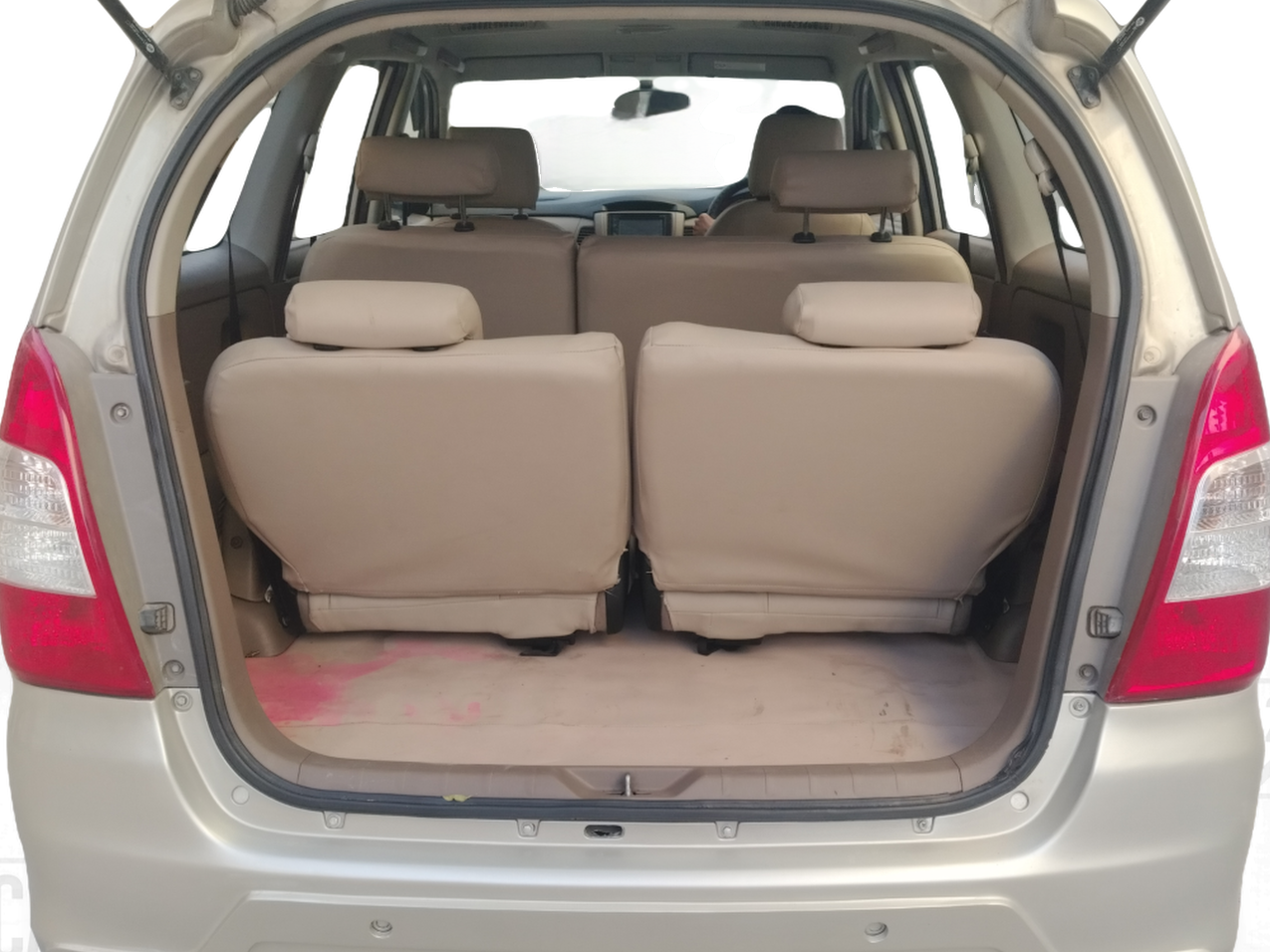 2015 Toyota Innova 2.5 GX 8 STR, Diesel, Manual, 1,32,283 km, Boot Inside