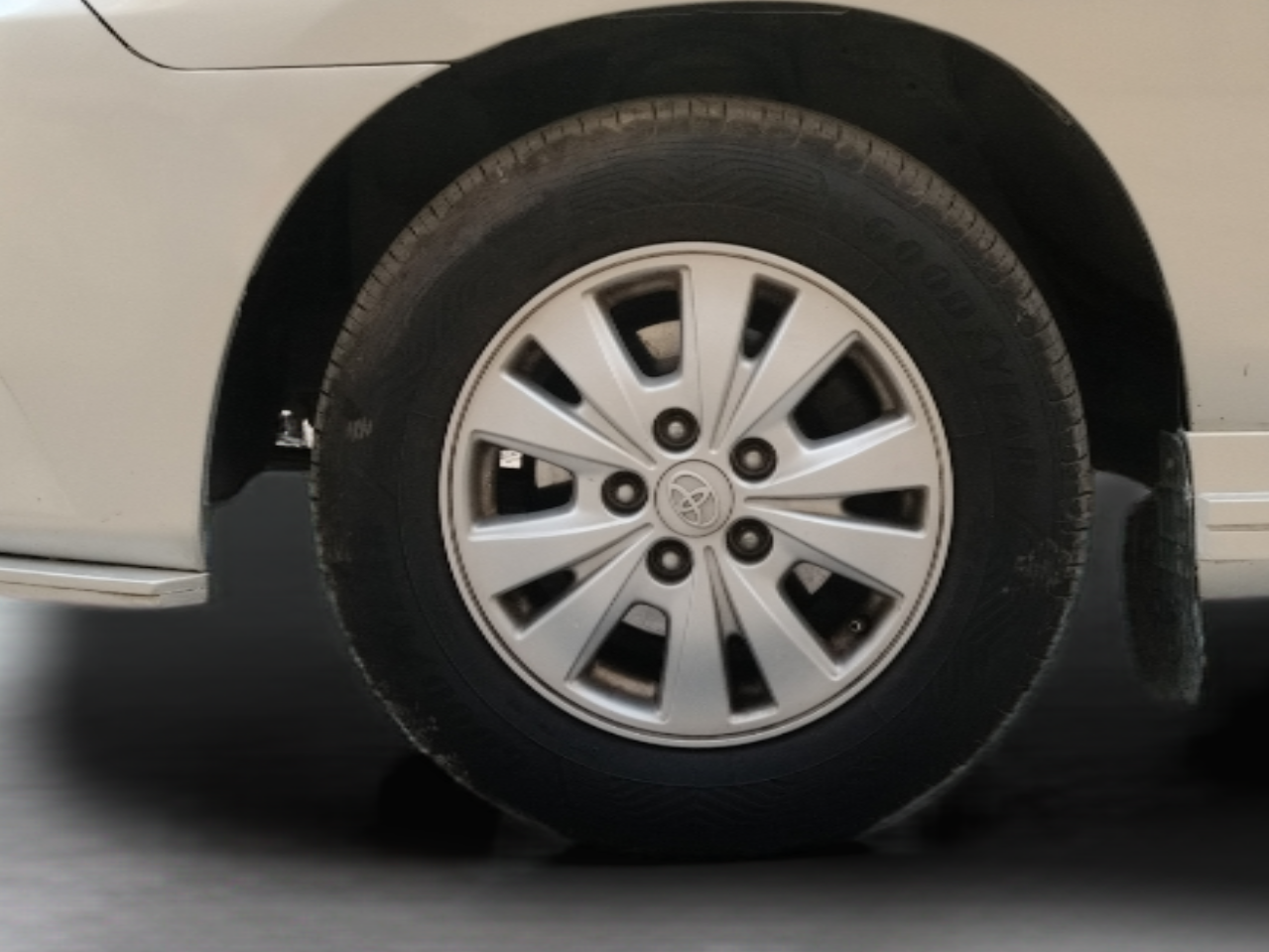 2015 Toyota Innova 2.5 GX 8 STR, Diesel, Manual, 1,32,283 km, Left Front Wheel