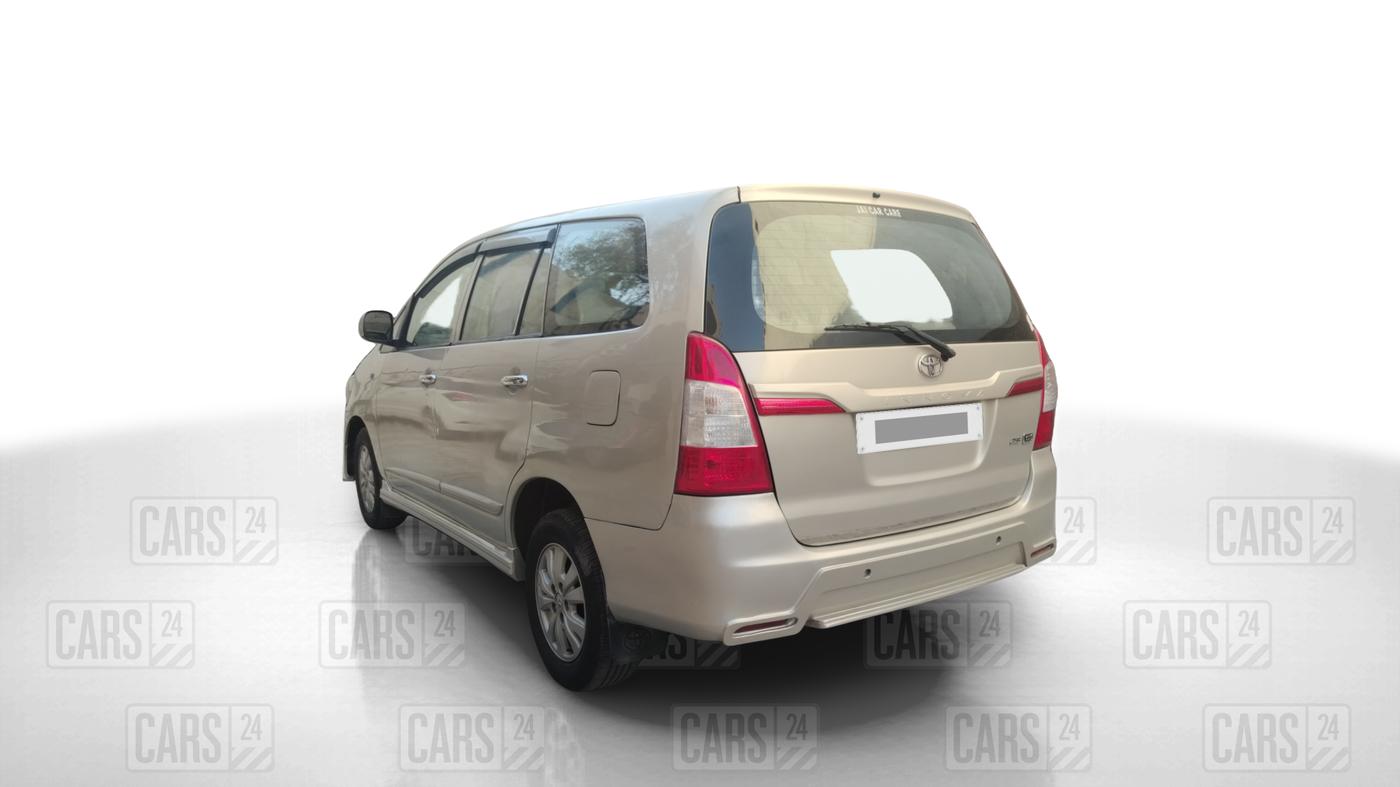 2015 Toyota Innova 2.5 GX 8 STR, Diesel, Manual, 1,32,283 km, Left Back Diagonal