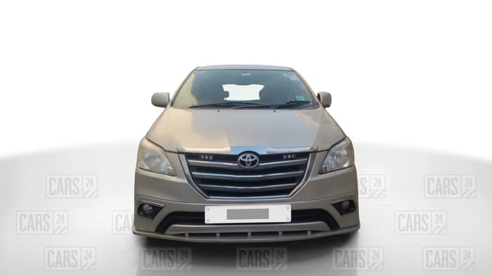 2015 Toyota Innova 2.5 GX 8 STR, Diesel, Manual, 1,32,283 km, Front