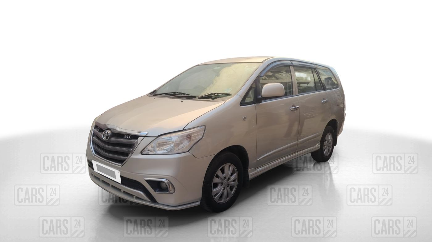2015 Toyota Innova 2.5 GX 8 STR, Diesel, Manual, 1,32,283 km, Left Front Diagonal