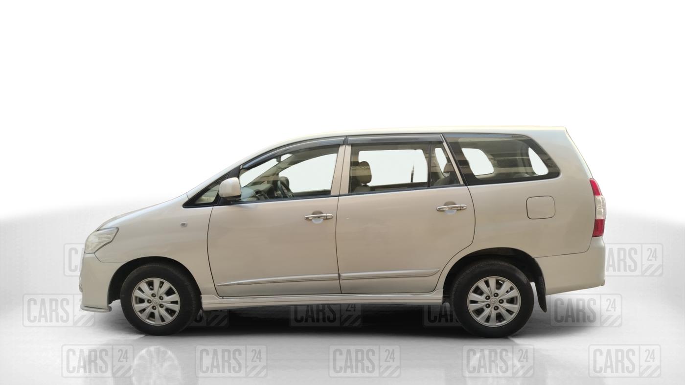 2015 Toyota Innova 2.5 GX 8 STR, Diesel, Manual, 1,32,283 km, Left Side