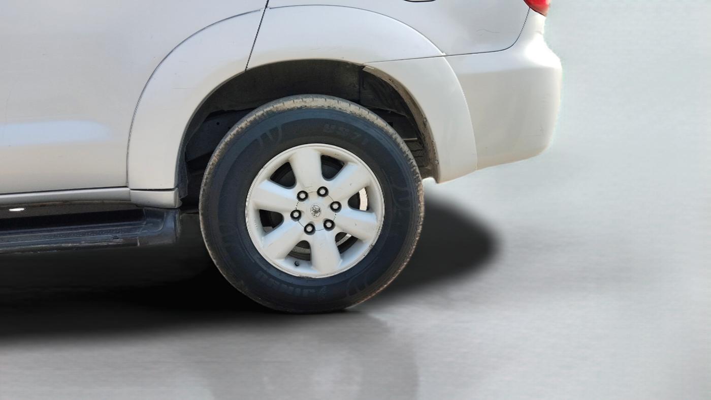 2010 Toyota Fortuner 3.0 4X4 MT, Diesel, Manual, 1,25,518 km, Left Rear Wheel