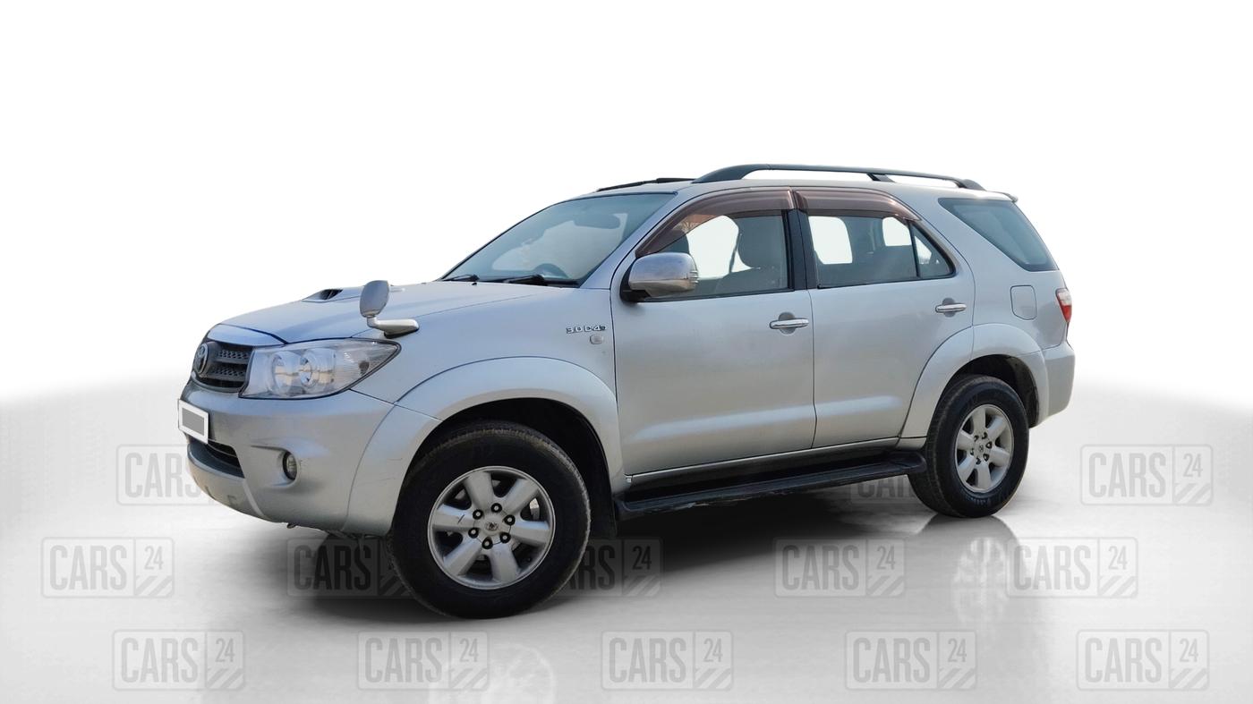 2010 Toyota Fortuner 3.0 4X4 MT, Diesel, Manual, 1,25,518 km, Left Front Diagonal