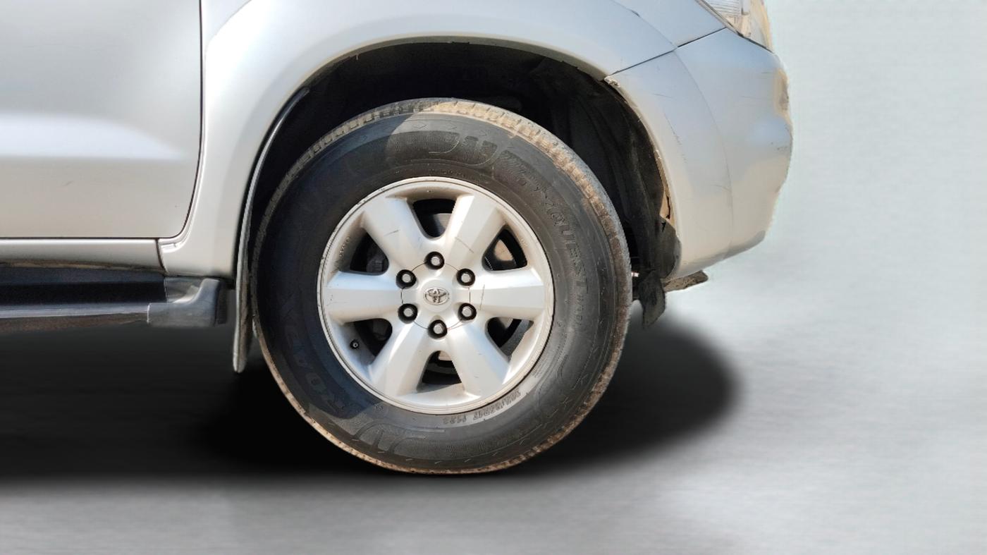 2010 Toyota Fortuner 3.0 4X4 MT, Diesel, Manual, 1,25,518 km, Right Front Wheel