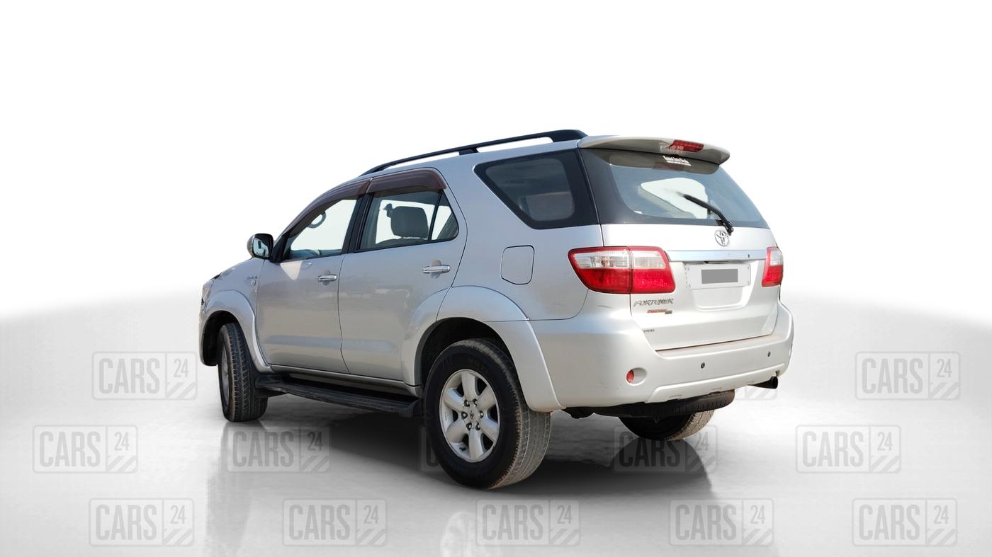 2010 Toyota Fortuner 3.0 4X4 MT, Diesel, Manual, 1,25,518 km, Left Back Diagonal