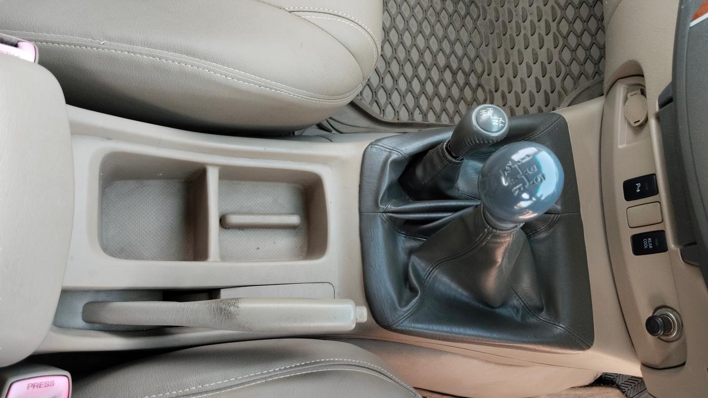 2010 Toyota Fortuner 3.0 4X4 MT, Diesel, Manual, 1,25,518 km, Gear Lever