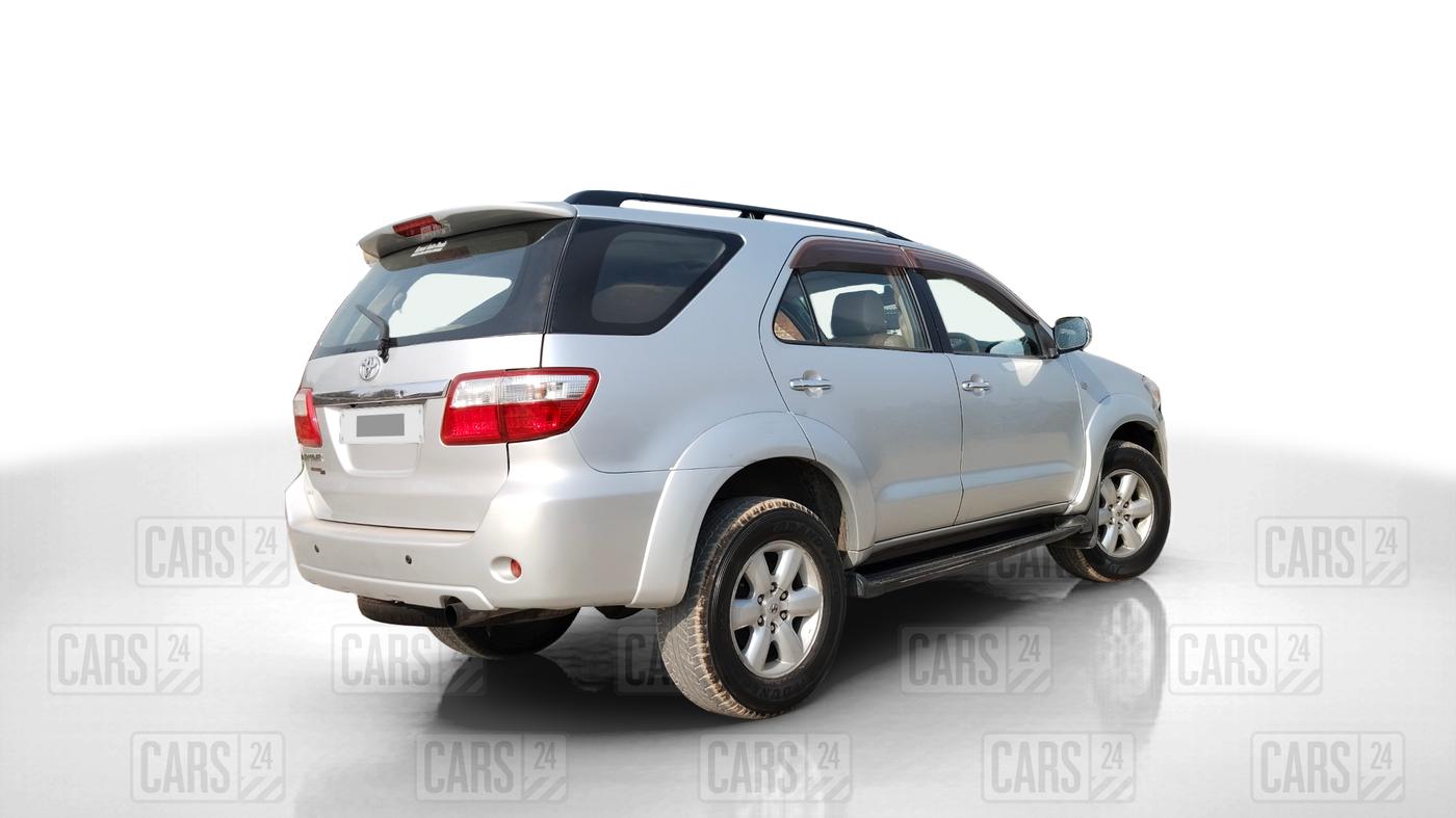 2010 Toyota Fortuner 3.0 4X4 MT, Diesel, Manual, 1,25,518 km, Right Back Diagonal