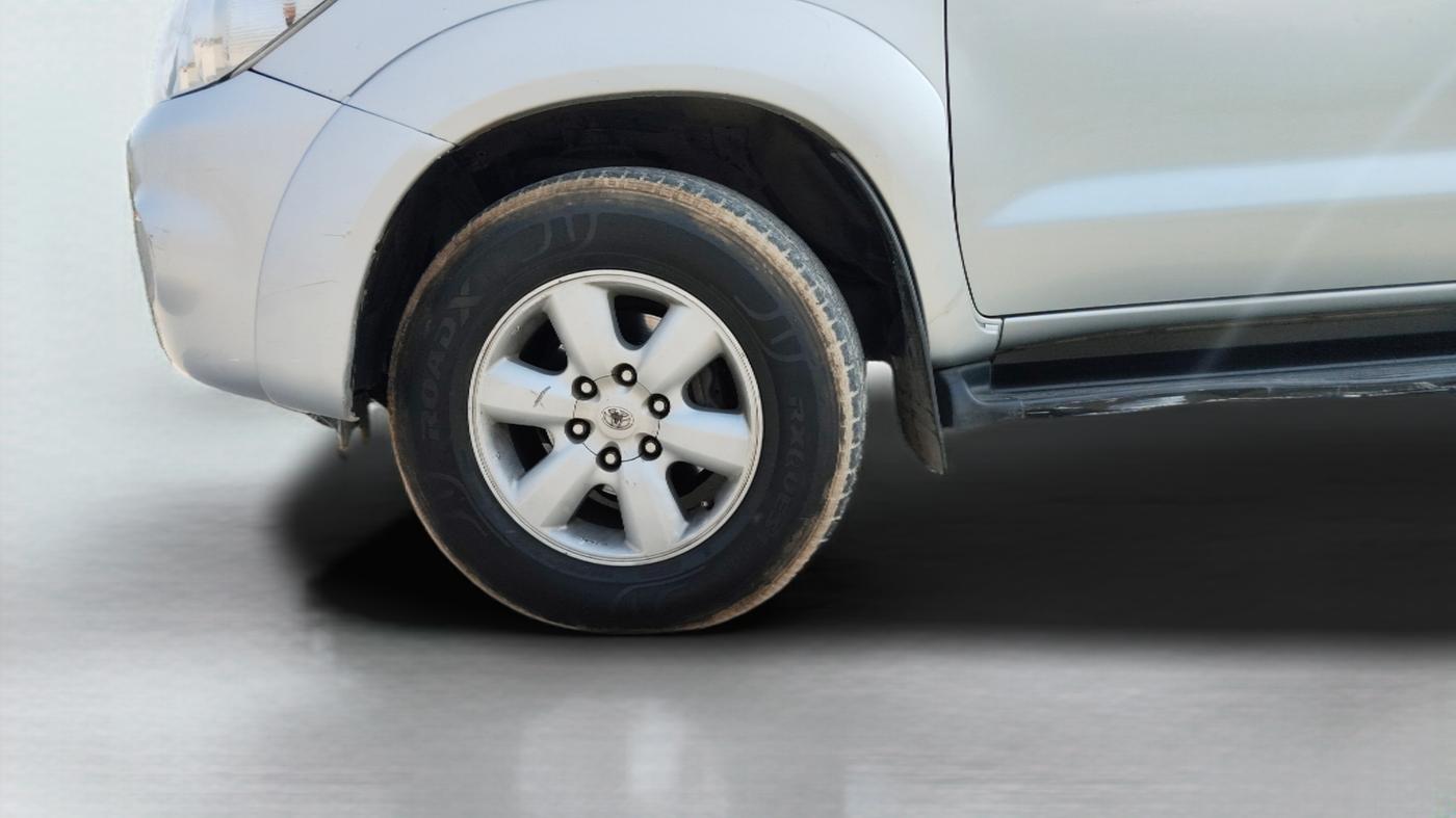 2010 Toyota Fortuner 3.0 4X4 MT, Diesel, Manual, 1,25,518 km, Left Front Wheel