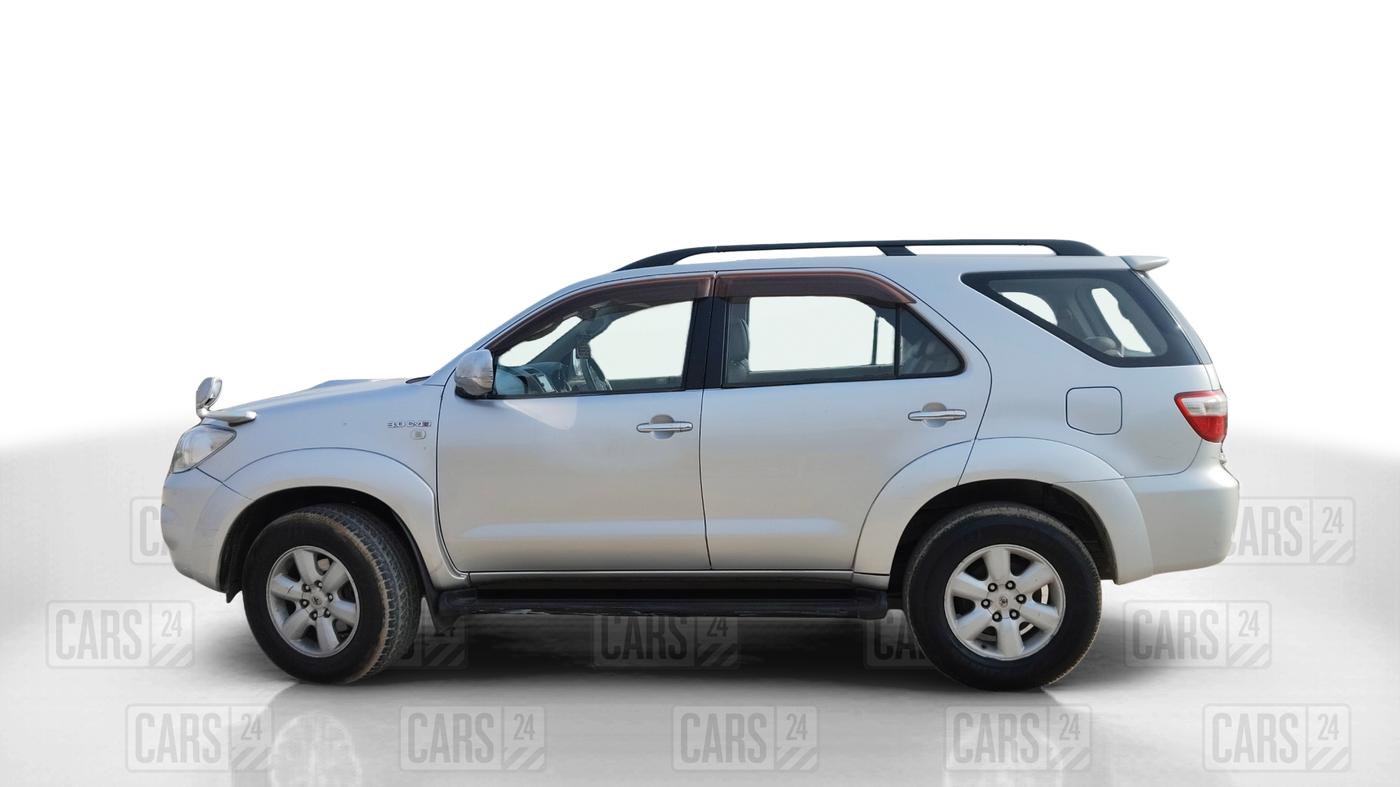 2010 Toyota Fortuner 3.0 4X4 MT, Diesel, Manual, 1,25,518 km, Left Side