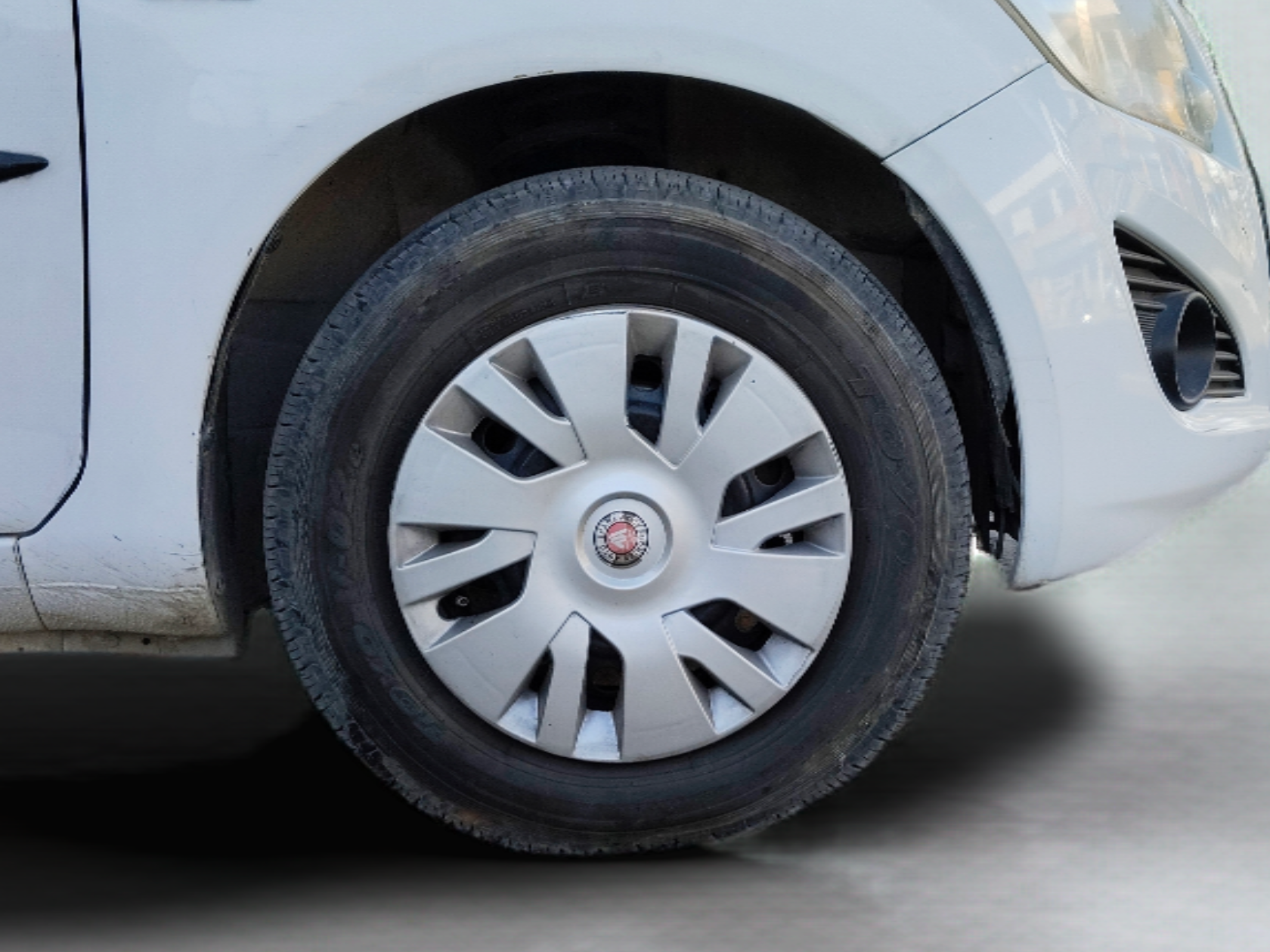 2013 Maruti Ritz VDI, Diesel, Manual, 85,772 km, Right Front Wheel