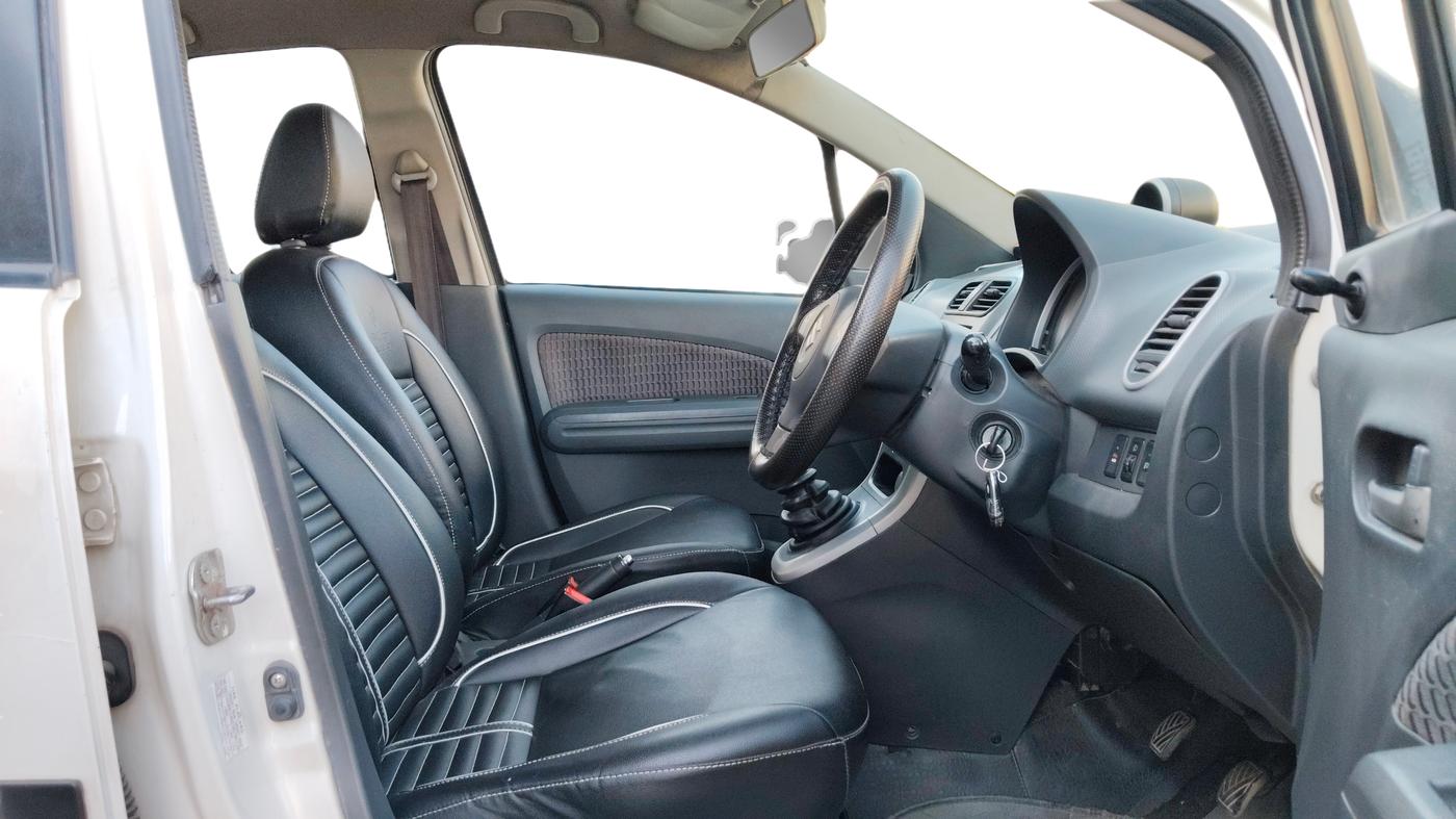 2013 Maruti Ritz VDI, Diesel, Manual, 85,772 km, Right Side Front Door Cabin