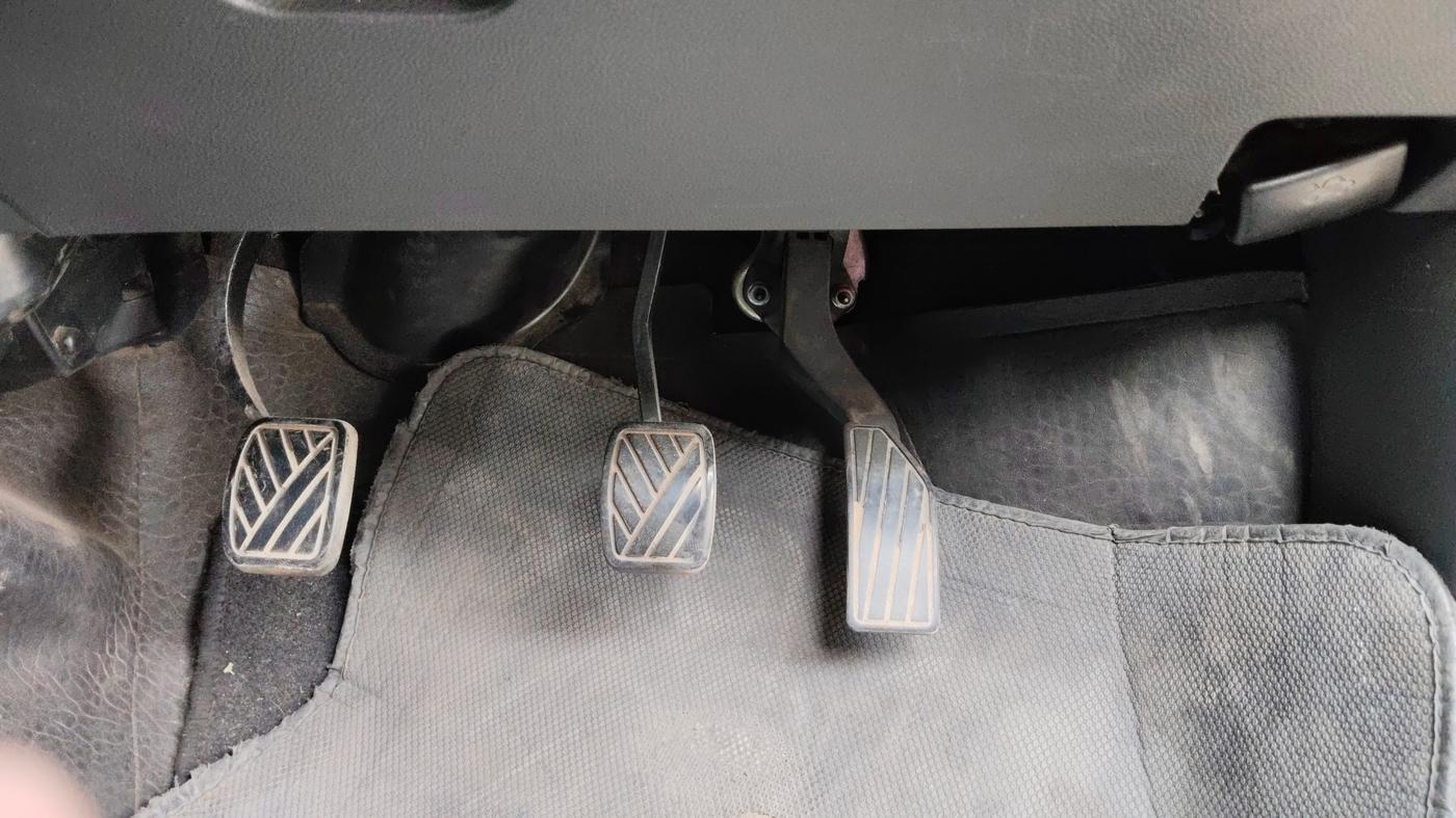 2013 Maruti Ritz VDI, Diesel, Manual, 85,772 km, Pedals