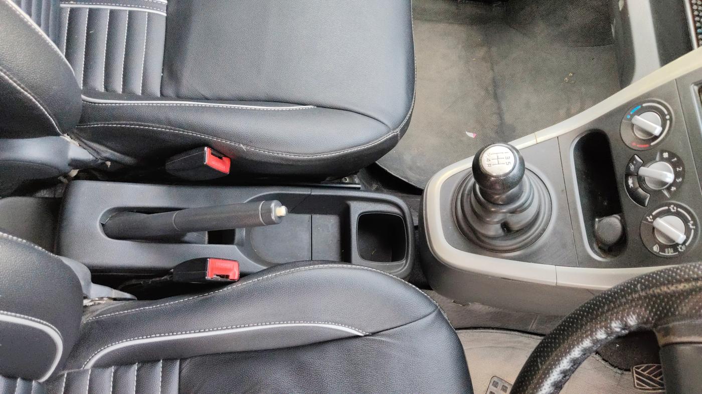 2013 Maruti Ritz VDI, Diesel, Manual, 85,772 km, Gear Lever