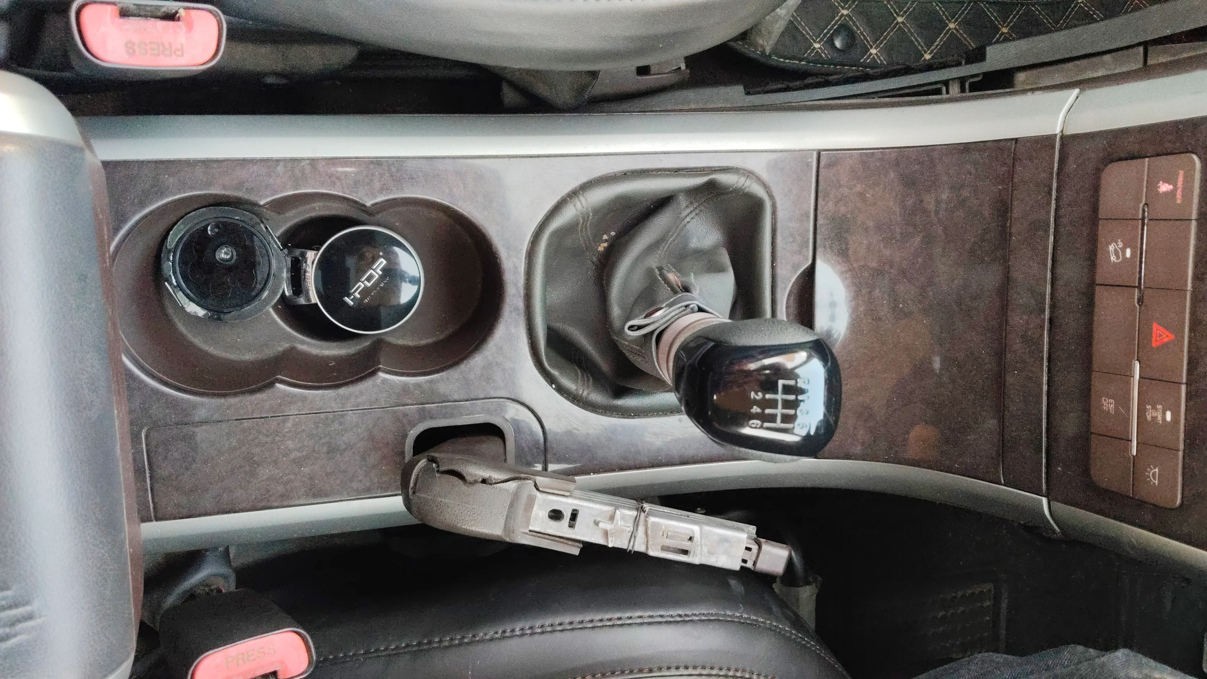 2014 Mahindra XUV500 W8, Diesel, Manual, 1,26,564 km, Gear Lever