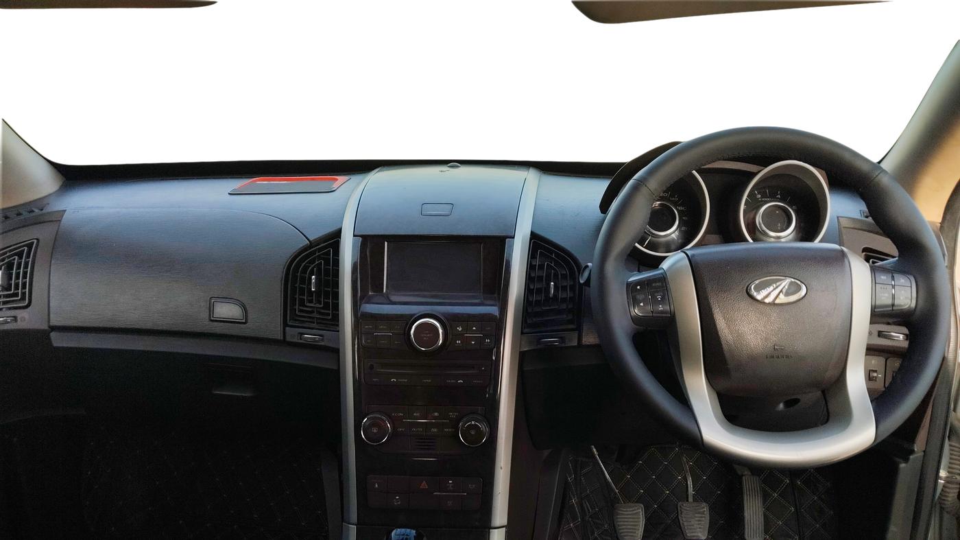 2014 Mahindra XUV500 W8, Diesel, Manual, 1,26,564 km, Dashboard