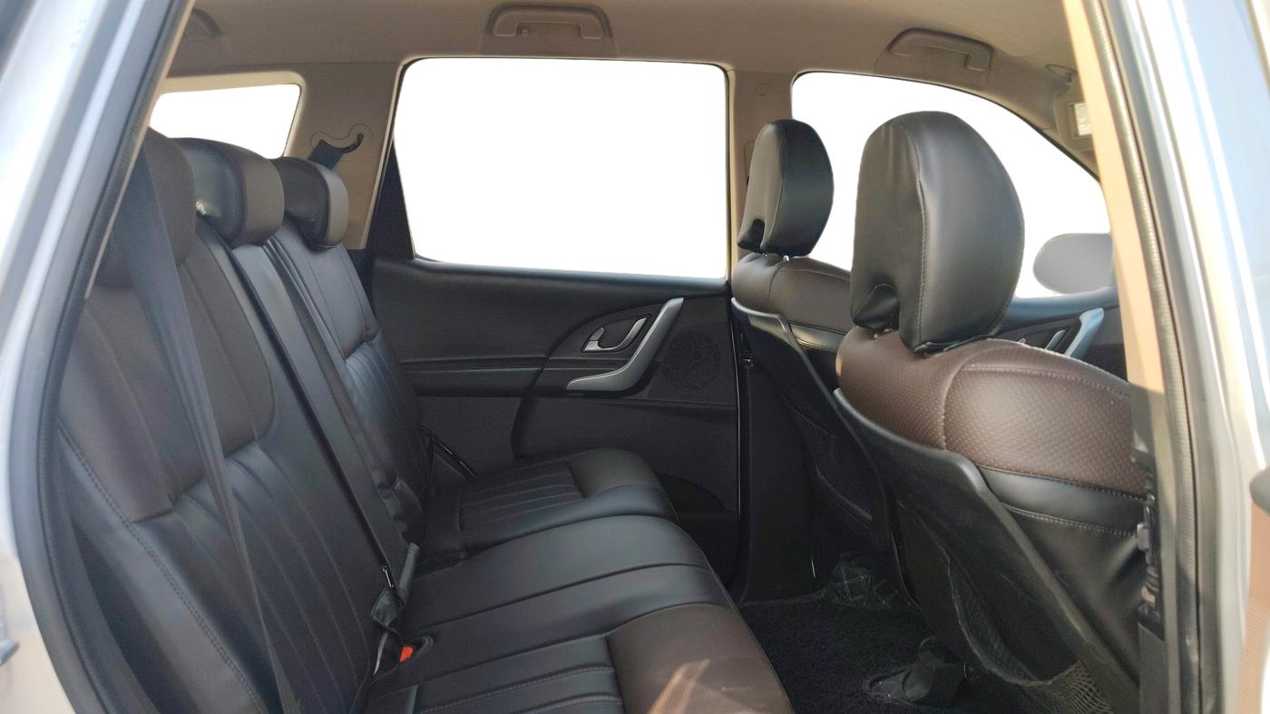 2014 Mahindra XUV500 W8, Diesel, Manual, 1,26,564 km, Right Side Rear Door Cabin