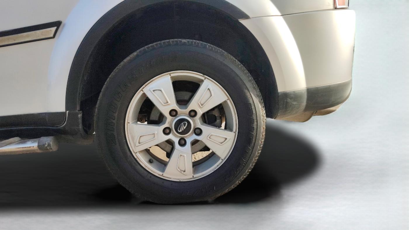 2014 Mahindra XUV500 W8, Diesel, Manual, 1,26,564 km, Left Rear Wheel