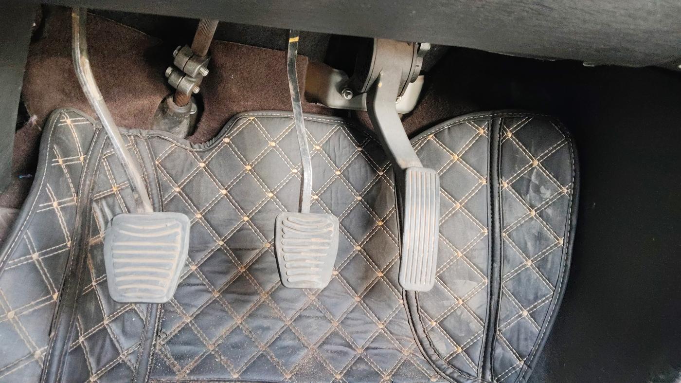 2014 Mahindra XUV500 W8, Diesel, Manual, 1,26,564 km, Pedals