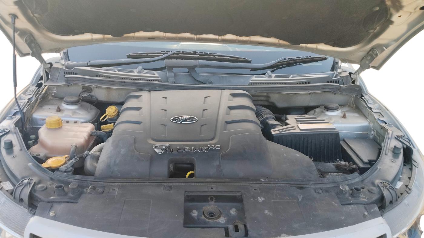 2014 Mahindra XUV500 W8, Diesel, Manual, 1,26,564 km, Open Bonnet