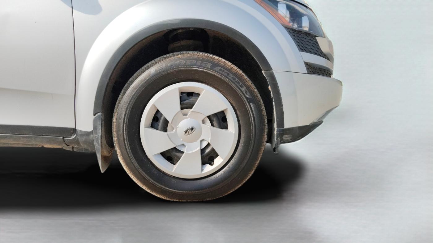 2015 Mahindra XUV500 W6, Diesel, Manual, 73,546 km, Right Front Wheel